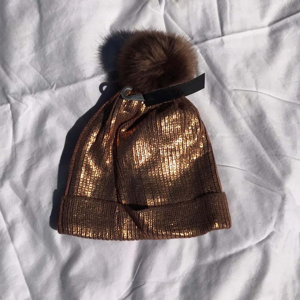 Pom Pom knit beanie